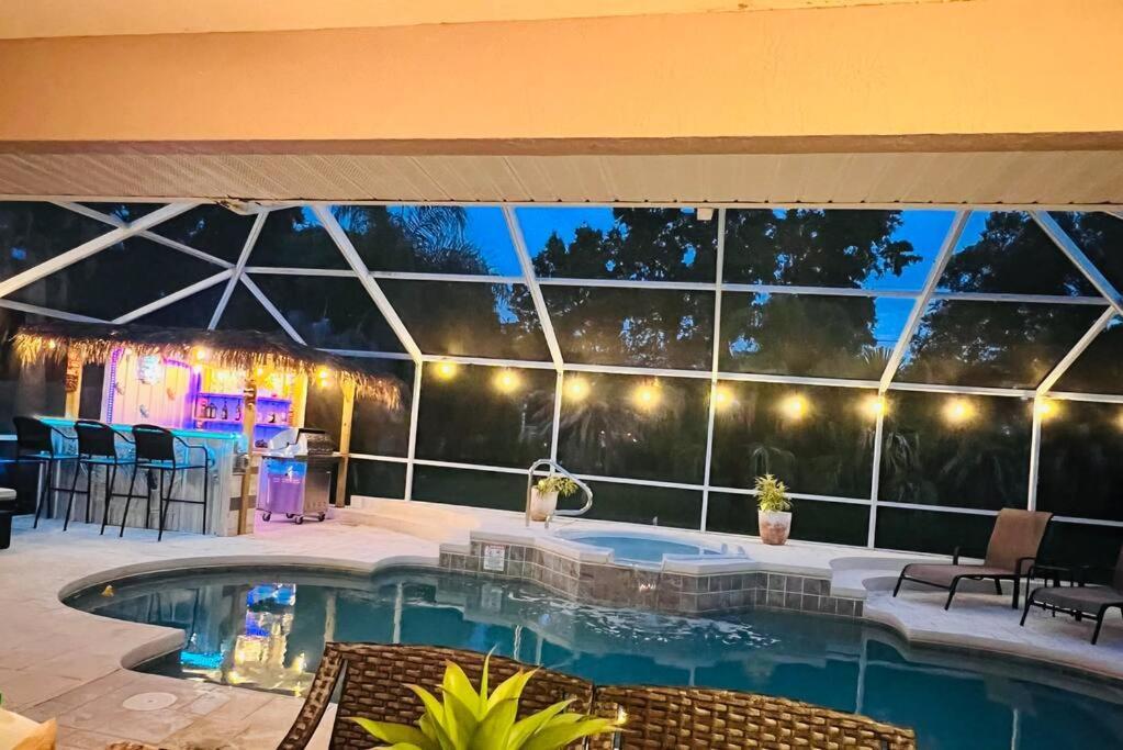 Peachland Getaway With Pool And Tiki Bar Villa Yonkers Buitenkant foto
