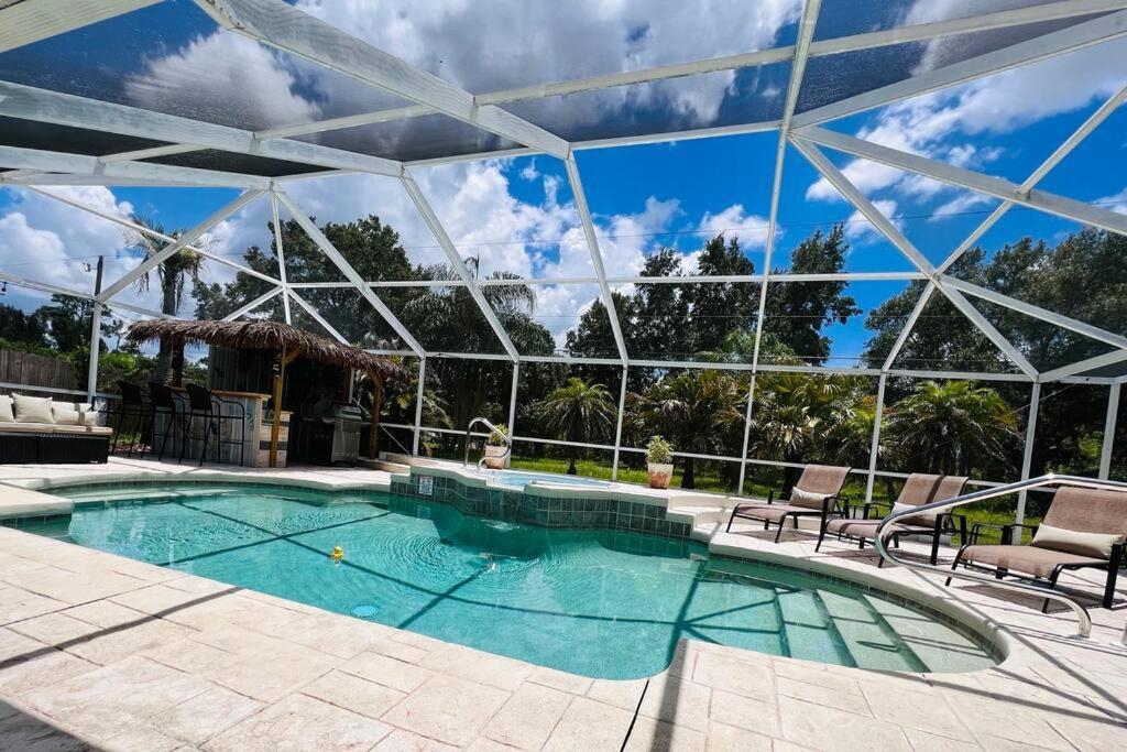 Peachland Getaway With Pool And Tiki Bar Villa Yonkers Buitenkant foto